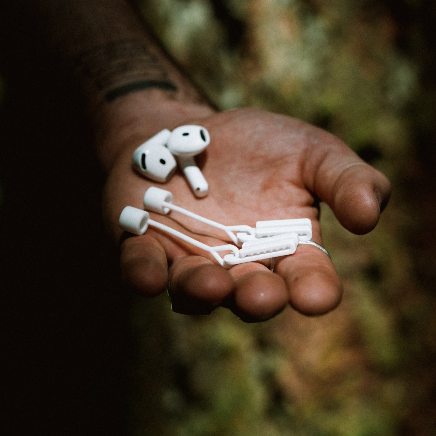 BICYCLE HELMET AIRPODS LEASH