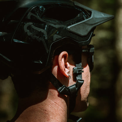 BICYCLE HELMET AIRPODS LEASH