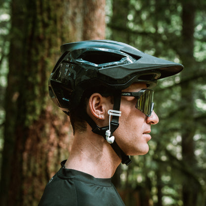 BICYCLE HELMET AIRPODS LEASH