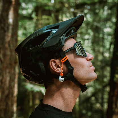 BICYCLE HELMET AIRPODS LEASH