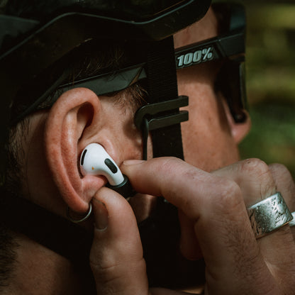 BICYCLE HELMET AIRPODS LEASH